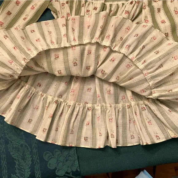 Vintage 70s Kate Greenaway dress 3T. Gathered, lace trim w/bow, green w/roses.
